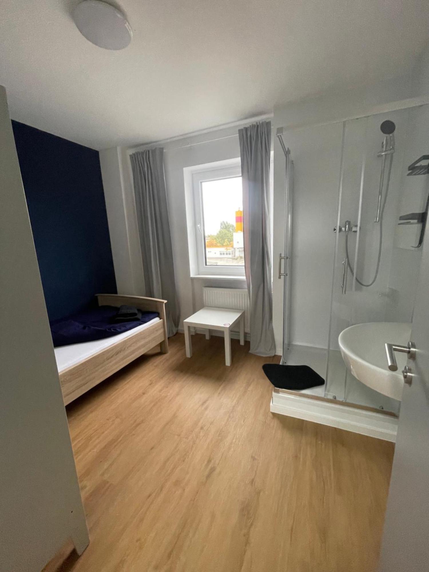 38 Aparthotel *